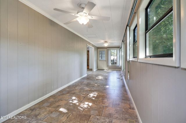 104 Brockhaven Lane, Crossville, TN 38558