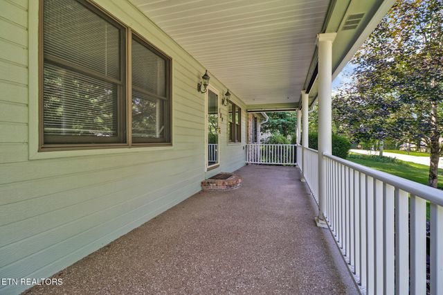 104 Brockhaven Lane, Crossville, TN 38558