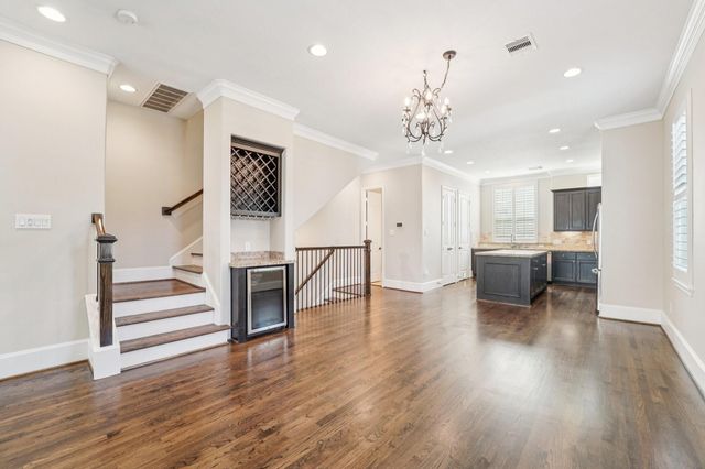 2421 Beall Street, Houston, TX 77008