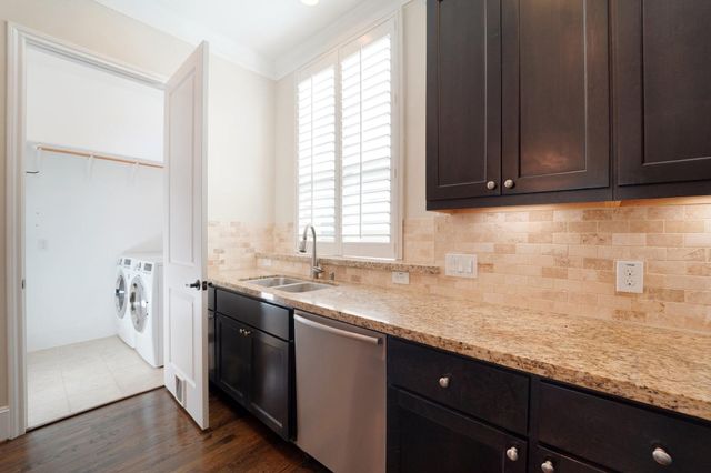 2421 Beall Street, Houston, TX 77008