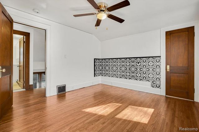 522 N Washington Avenue, Royal Oak, MI 48067