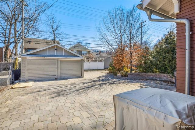 522 N Washington Avenue, Royal Oak, MI 48067