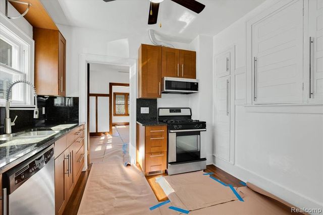 522 N Washington Avenue, Royal Oak, MI 48067