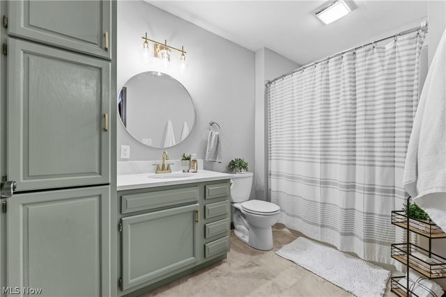 422 N Crown Hill Road, Orrville, OH 44667