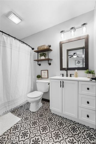 422 N Crown Hill Road, Orrville, OH 44667