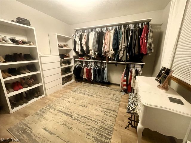 422 N Crown Hill Road, Orrville, OH 44667