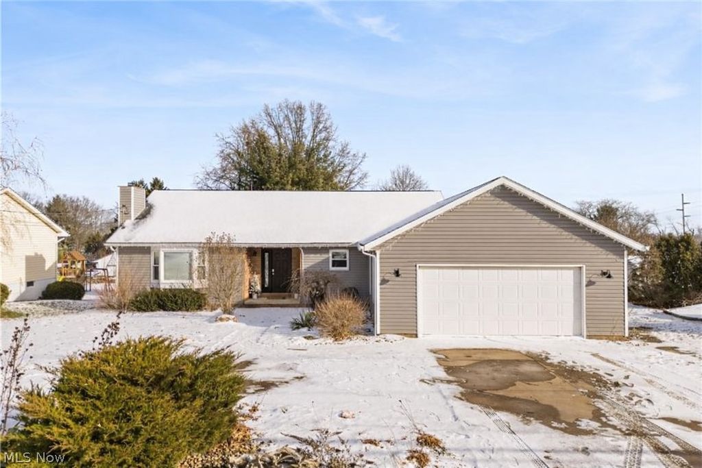 422 N Crown Hill Road, Orrville, OH 44667