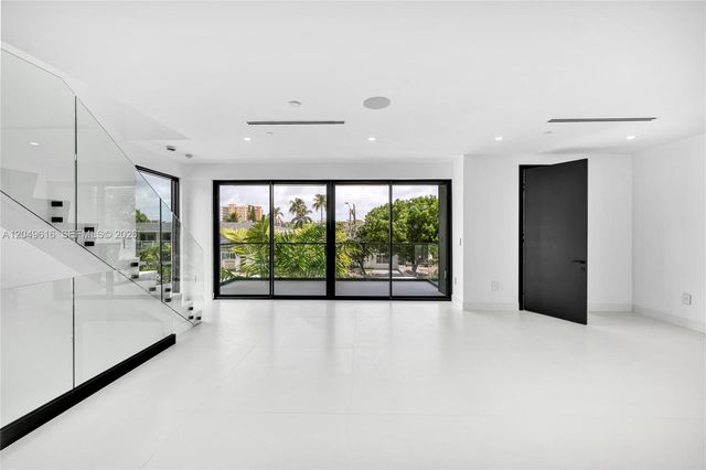 3220 NE 7th St, Pompano Beach, FL 33062