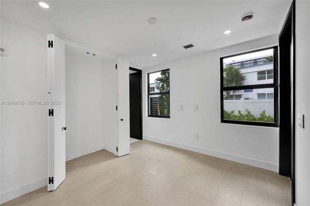3220 NE 7th St, Pompano Beach, FL 33062
