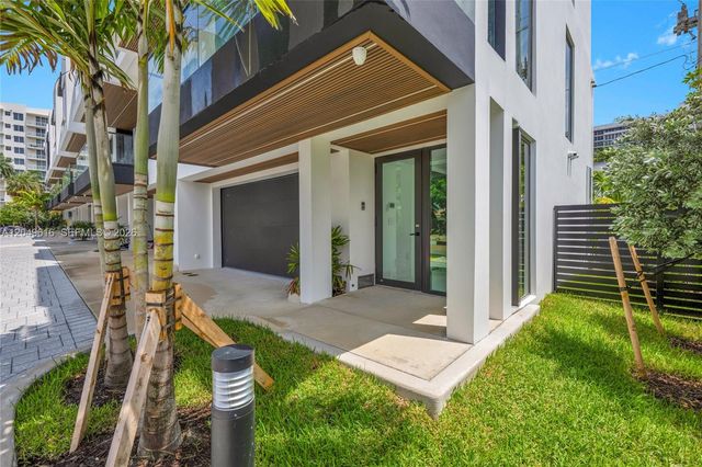 3220 NE 7th St, Pompano Beach, FL 33062