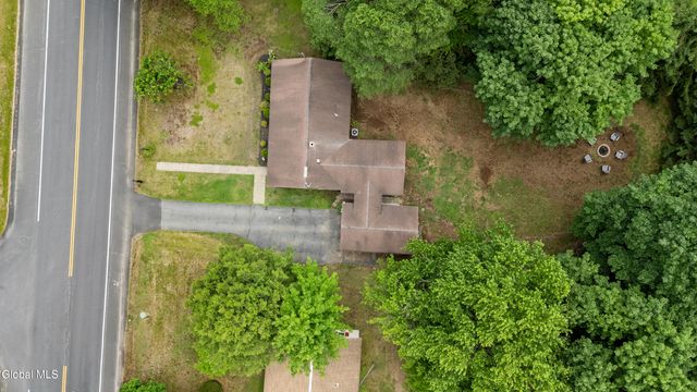 9 Bluebird Road, Moreau, NY 12803