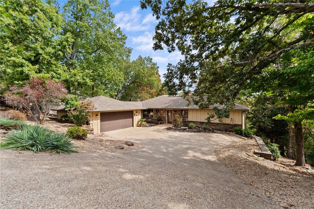 15 Blenheim Lane, Bella Vista, AR 72715