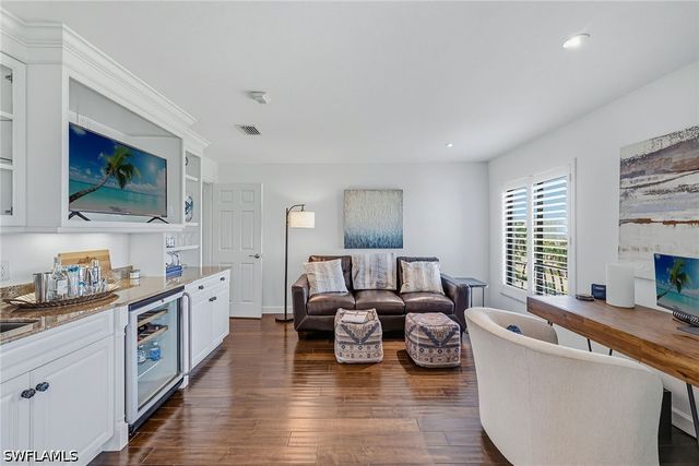 3430 Gulf Shore BLVD N 6J, Naples, FL 34103