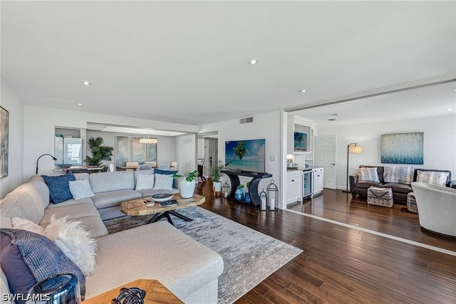 3430 Gulf Shore BLVD N 6J, Naples, FL 34103