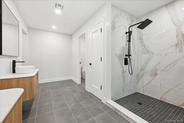 4 Short Path, Nissequogue, NY 11780