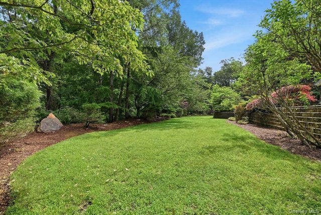 4 Short Path, Nissequogue, NY 11780