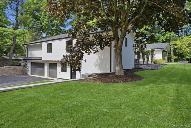 4 Short Path, Nissequogue, NY 11780
