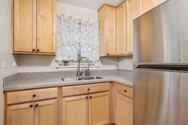 520 Michigan Avenue 1E, Evanston, IL 60202