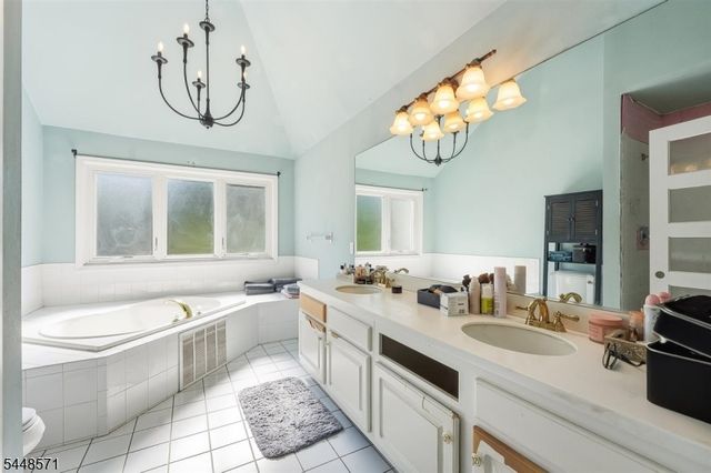 1 Pendleton Ct, Clinton Twp., NJ 08801