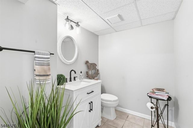 1 Pendleton Ct, Clinton Twp., NJ 08801
