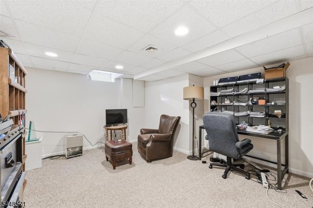 1 Pendleton Ct, Clinton Twp., NJ 08801
