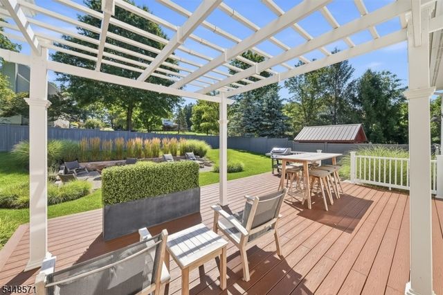 1 Pendleton Ct, Clinton Twp., NJ 08801