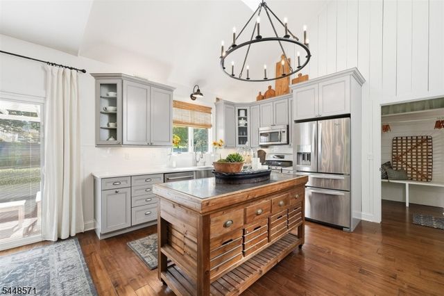 1 Pendleton Ct, Clinton Twp., NJ 08801