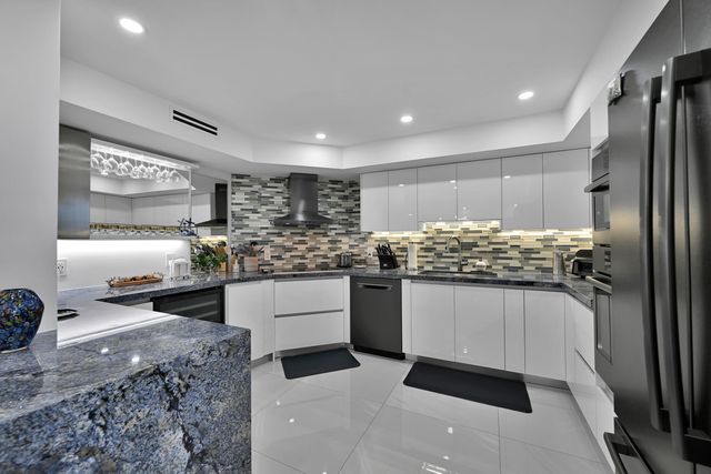 2860 S Ocean Boulevard 516, Palm Beach, FL 33480