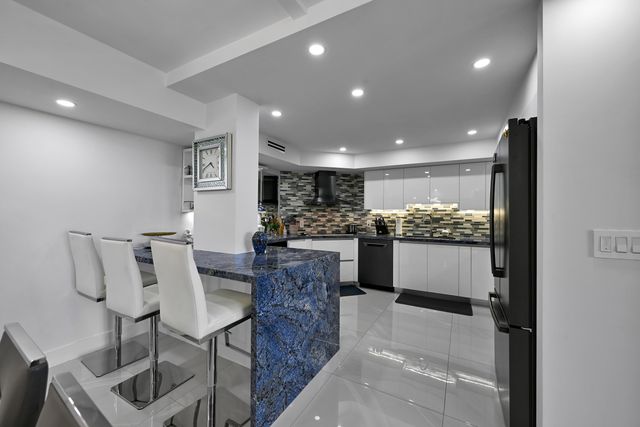 2860 S Ocean Boulevard 516, Palm Beach, FL 33480