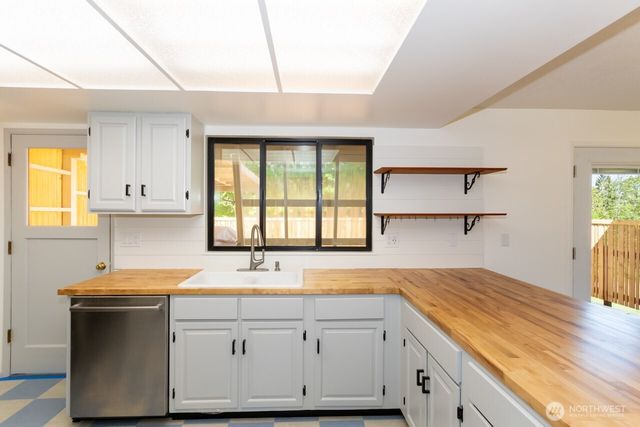 63 E Arnette Road, Port Angeles, WA 98362