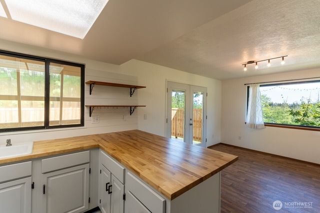 63 E Arnette Road, Port Angeles, WA 98362