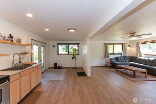 63 E Arnette Road, Port Angeles, WA 98362