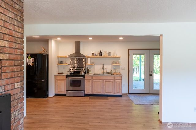 63 E Arnette Road, Port Angeles, WA 98362