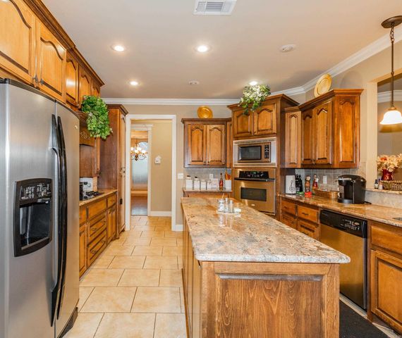3924 Commonwealth Dr, Bryant, AR 72022