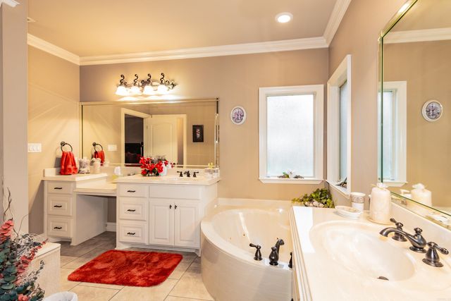 3924 Commonwealth Dr, Bryant, AR 72022