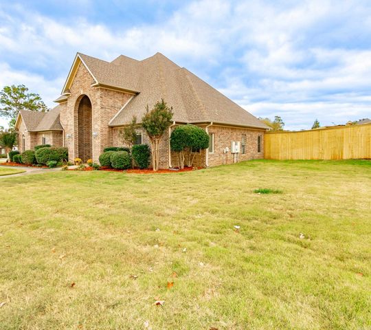 3924 Commonwealth Dr, Bryant, AR 72022