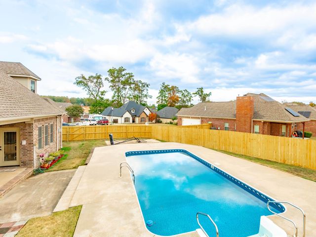 3924 Commonwealth Dr, Bryant, AR 72022