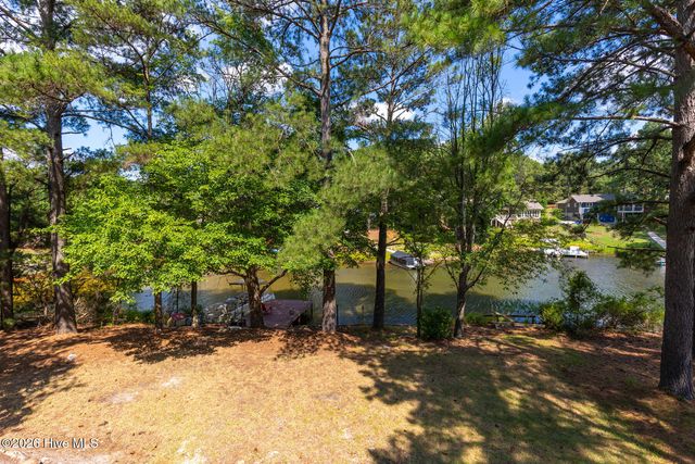 142 Overlook Drive, West End, NC 27376
