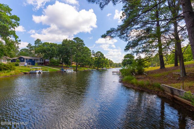 142 Overlook Drive, West End, NC 27376