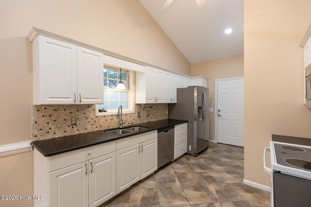 142 Overlook Drive, West End, NC 27376