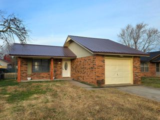2233 Willow Lane, Miami, OK 74354