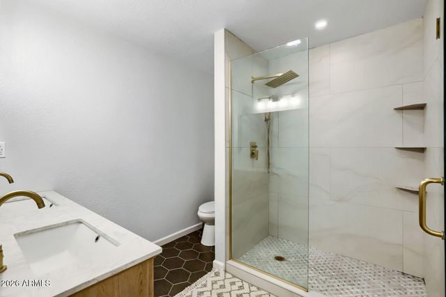 4111 W PARADISE Lane, Phoenix, AZ 85053