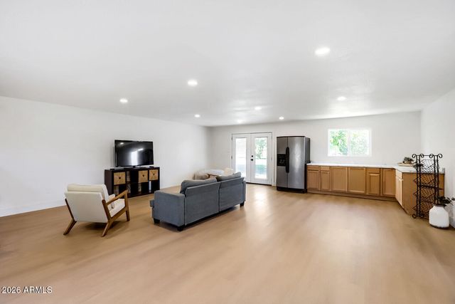 4111 W PARADISE Lane, Phoenix, AZ 85053