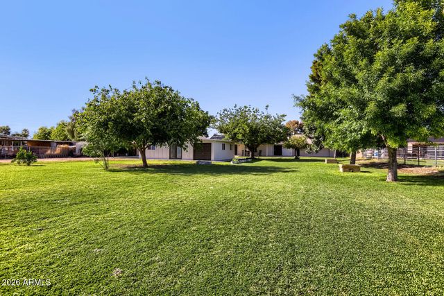 4111 W PARADISE Lane, Phoenix, AZ 85053
