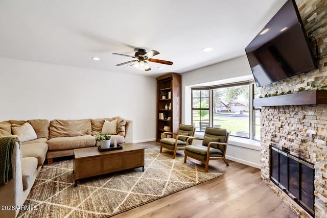 4111 W PARADISE Lane, Phoenix, AZ 85053