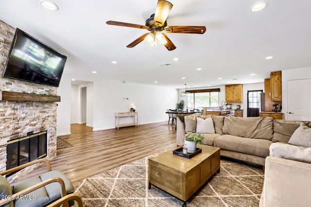 4111 W PARADISE Lane, Phoenix, AZ 85053
