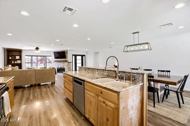 4111 W PARADISE Lane, Phoenix, AZ 85053