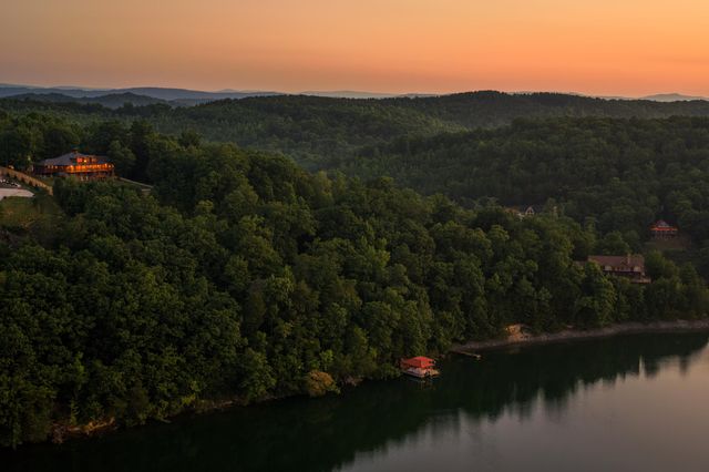 260 Lakeside Lodge Lane, Spring City, TN 37381