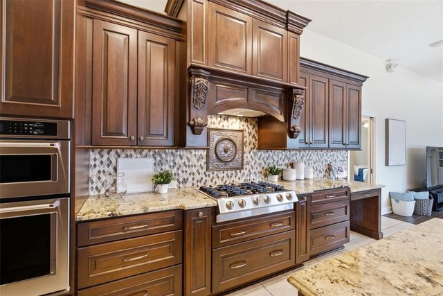 18655 AVENUE CAPRI, Lutz, FL 33558