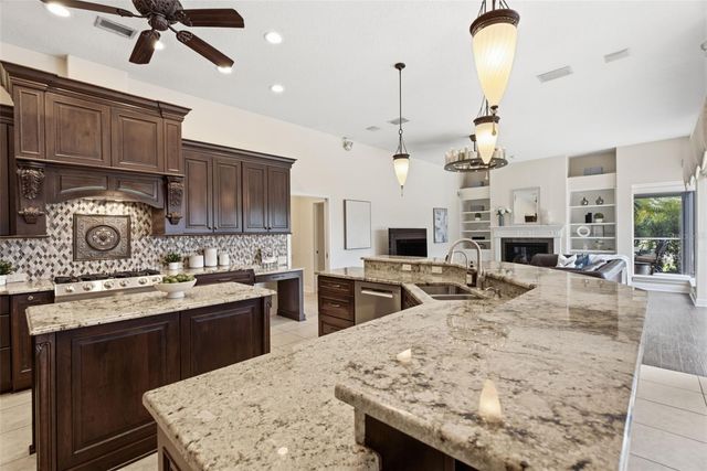 18655 AVENUE CAPRI, Lutz, FL 33558